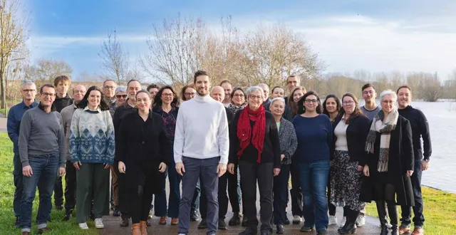 photo  la liste ensemble, faisons bouchemaine, avec au centre, christophe raite, tête de liste.  &copy;  ensemble faisons bouchemaine 