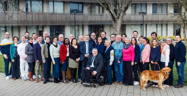 photo  philippe bolo au centre entouré de son équipe.  &copy;  ouest-france 