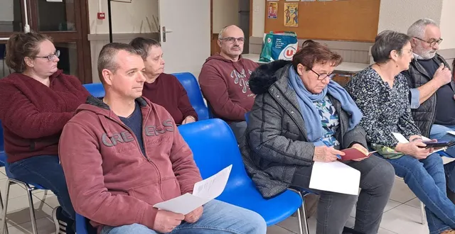 photo  peu de monde à l'assemblée générale du comité des fêtes.  &copy;  le maine libre 