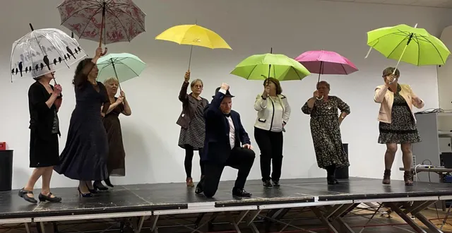 photo  les danseurs de soleil d’automne sur scène.  &copy;  co 