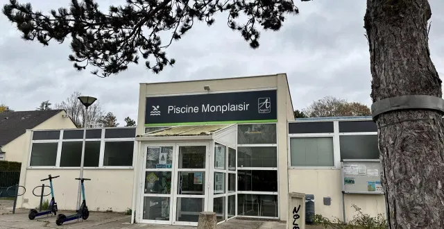 photo  demain angers propose de rénover la piscine monplaisir.  &copy;  ouest-france 