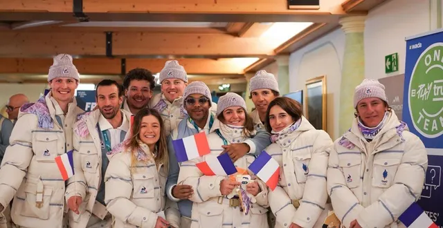 photo  simon hatton, deuxième à gauche, vit ses premiers jeux olympiques au sein de l’équipe de france.  &copy;  equipe de france 
