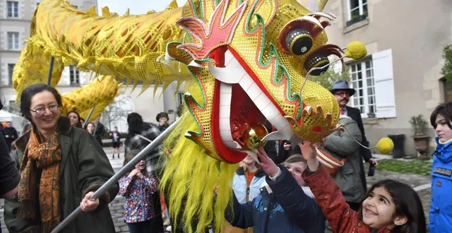 photo  l’institut confucius et les associations partenaires célèbrent, samedi à angers, l’entrée dans l’année du cheval de feu.  &copy;  archives co - michel durigneux 