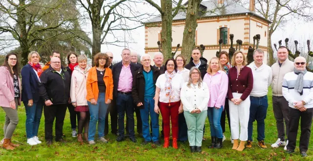 photo  philippe gernot, entourés de ses colistiers. manque hugo valla sur la photo.  &copy;  ouest-france 