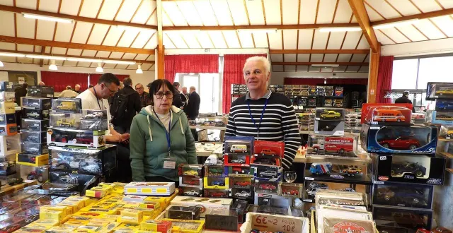 photo  venus de seine-maritime, ces passionnés ont exposé 2 000 véhicules miniatures à la bourse d’échanges de maulévrier.  &copy;  ouest-france 