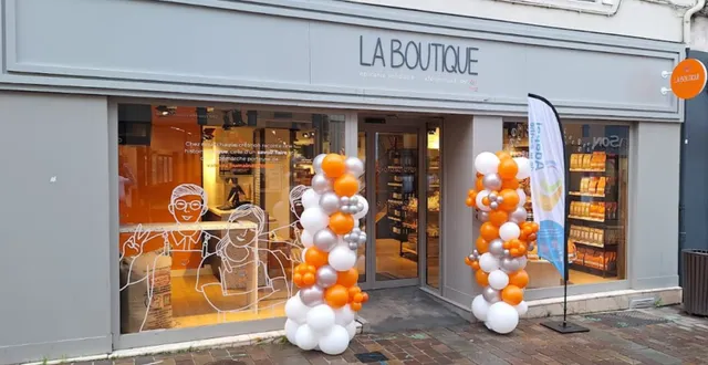photo un café-boutique solidaire a ouvert rue des minimes au mans &copy; la boutique by esatco sarthe