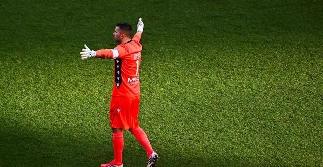 photo  depuis le début de saison, anthony lopes prêche dans le désert.  &copy;  franck dubray / ouest france 