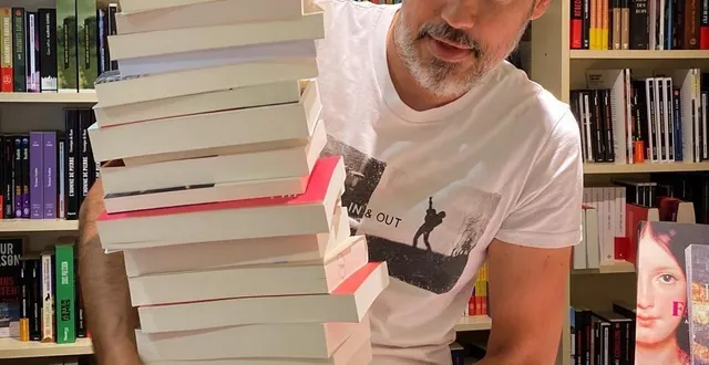 photo  sébastien pitault est à la tête de la librairie de quartier lhériau, place de la visitation à angers.  &copy;  lhériau 