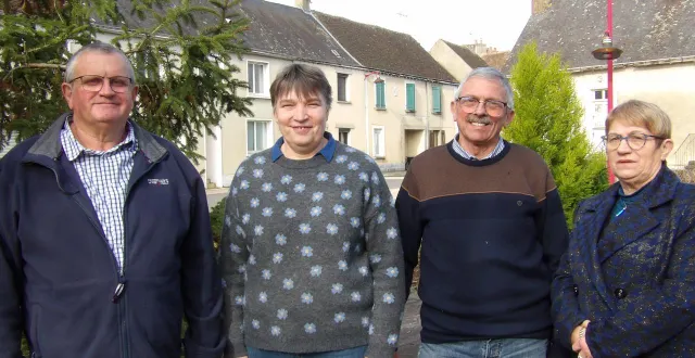 photo  rémi mazé (adjoint sortant), martine leballeur (maire sortante), michel graffin (adjoint sortant) et jocelyne rougès (adjointe sortante).  &copy;  le maine libre 