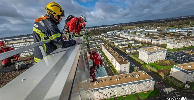 photo  la tour des sables de coulaines a été entièrement sécurisée jeudi 12 février 2026 par les sapeurs-pompiers.  &copy;  guillaume lebreton / sdis 72 