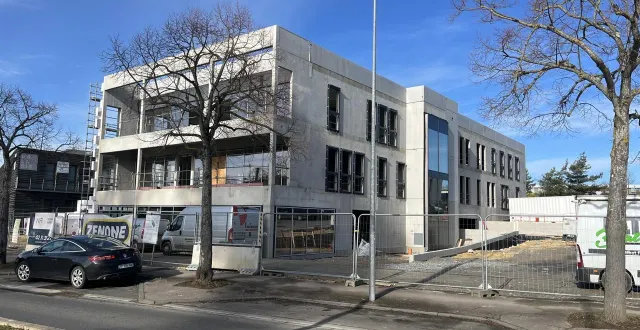 photo  l’immeuble de bureaux et services epsilon en cours de construction, boulevard raymond-poincaré.  &copy;  ouest-france 