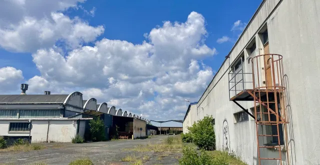 photo  à terme, le site de l’ancienne usine thomson d’angers est voué à disparaître. la caserne du chêne-vert devrait y déménager.  &copy;  ouest-france 