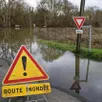 photo la prudence s’impose sur les axes partiellement inondés.