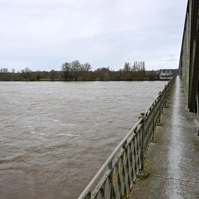 photo béhuard, le 12 février. l’accès à la commune de béhuard est coupé.  ©  photo co - josselin clair
