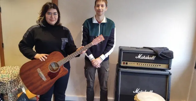 photo  steven chalaux, à droite, propose un stage culturel gratuit à la mjc de flers.  &copy;  ouest-france 