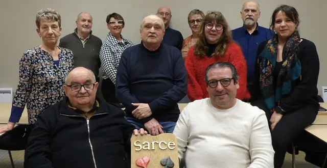 photo  neuf élus sortants, dont le maire michel duval au centre, et deuxnouveaux candidats.  &copy;  le maine libre 