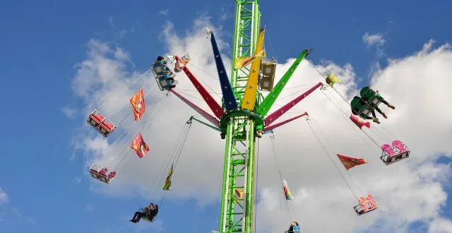 photo  les amateurs de sensations fortes ne sont pas les seuls attendus à la foire des cendre, qui revient ce samedi 14 février à la flèche.  &copy;  photo archives le maine libre 