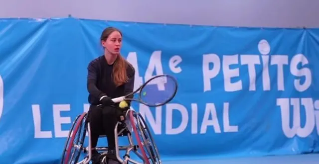 photo  atteinte d’une maladie rare, manon dayan, 16 ans, a perdu l’usage de ses jambes alors qu’elle était l’une des espoirs du tennis. elle devient depuis championne de tennis-fauteuil.  &copy;  photo : capture youtube 