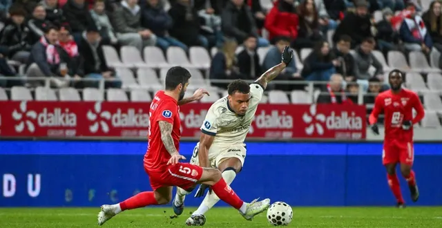 photo  alexandre duville-parsemain a ouvert le score en faveur du sm caen hier soir.  &copy;  photopqr/le bien public/maxppp 