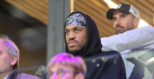 photo  darel poirier, présent au palais des sports ce vendredi soir, est désormais un joueur du caen bc.  &copy;  guillaume marie 