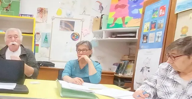 photo  de gauche à droite : albert le monnier, le président ; christine gagneux, la secrétaire et jacqueline biard, secrétaire adjointe.  &copy;  ouest-france 
