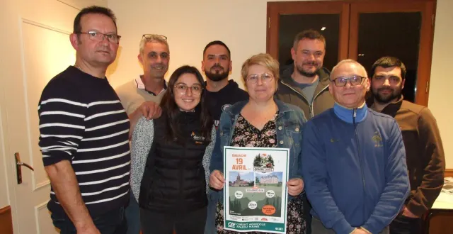 photo  l’équipe organisatrice, réunie autour d’arnaud grassin (à gauche), est prête pour relever le défi d’accueillir 1 000 coureurs.  &copy;  ouest-france 