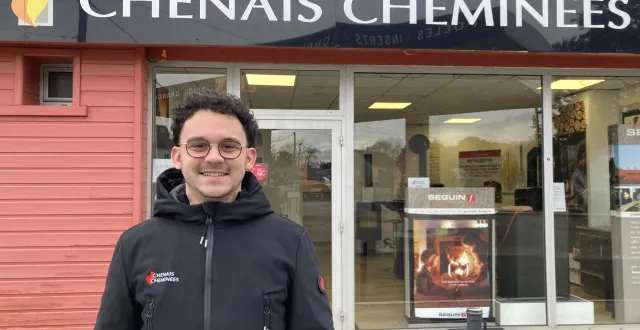 photo  antoine giré, le jeune repreneur de l’entreprise chenais cheminées.  &copy;  ouest-france 