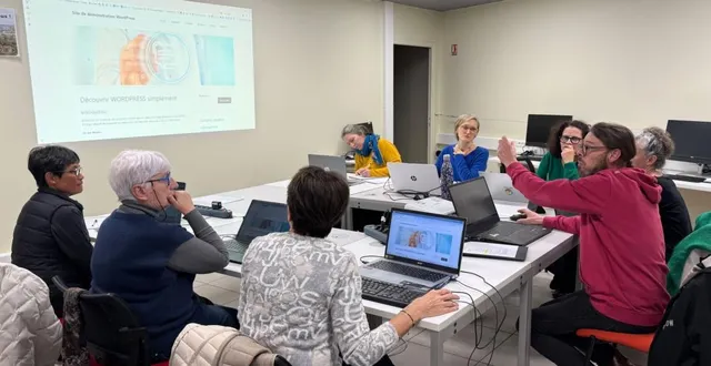 photo  des stagiaires studieux  &copy;  le maine libre 