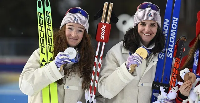 photo  respectivement médaillées d’argent et d’or sur l’individuel après leur sacre sur le relais mixte, lou jeanmonnot et julia simon peuvent viser une nouvelle médaille ce samedi 14 février.  &copy;  hervio jean-marie / kmsp via afp 