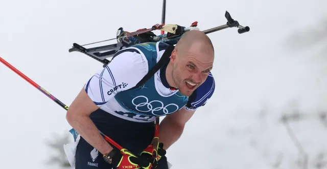 photo  au bout de l’effort, émilien jacquelin a manqué le podium du sprint en biathlon pour deux dixièmes de seconde vendredi 13 février.  &copy;  alexander hassenstein / getty images via afp 