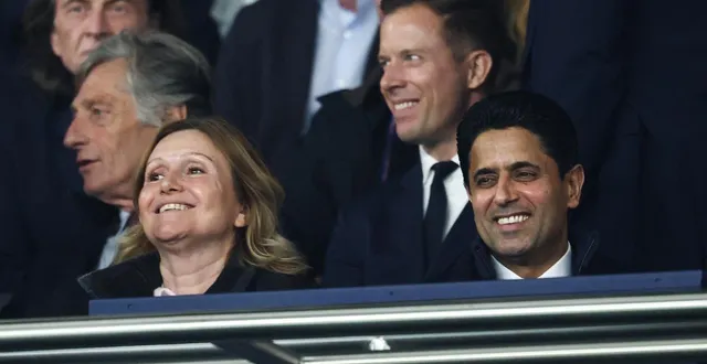 photo  nasser al-khelaïfi (en bas à droite) et nicolas de tavernost (au milieu à gauche) le 4 novembre au parc des princes.  &copy;  franck fife / afp 