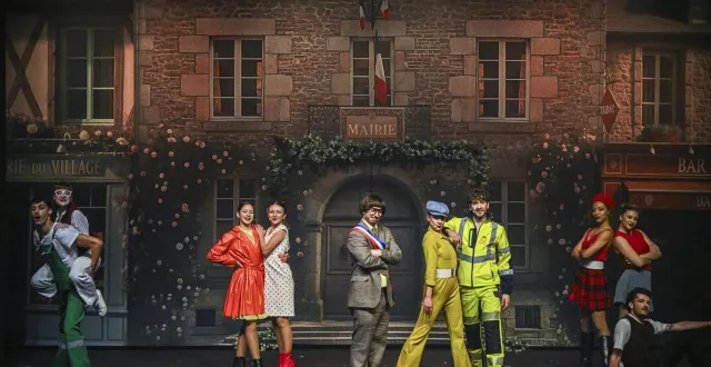 photo  les artistes de la flambée jouent la revue effervescence jusqu’au 22 mars 2026.  &copy;  le maine libre - denis lambert 