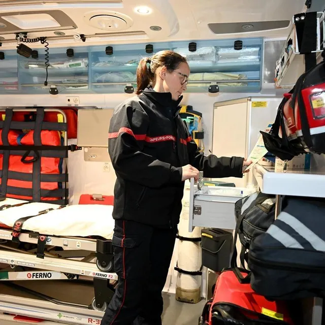photo la majorité des missions de céline simon, sapeuse-pompière, sont des secours à personnes, souvent en urgence vitale.  ©  marc ollivier/ouest-france