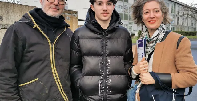 photo  camille, 15 ans, venu avec ses parents qui l’appuient dans son orientation, assume son choix d’intégrer la filière chaudronnerie après un stage effectué il y a peu de temps au sein de l’établissement.  &copy;  le maine libre. 