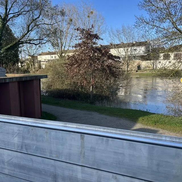 photo samedi matin, la sarthe n’a pas encore atteint le chemin qui la longe au bout de la rue d’australie.  ©  le maine libre