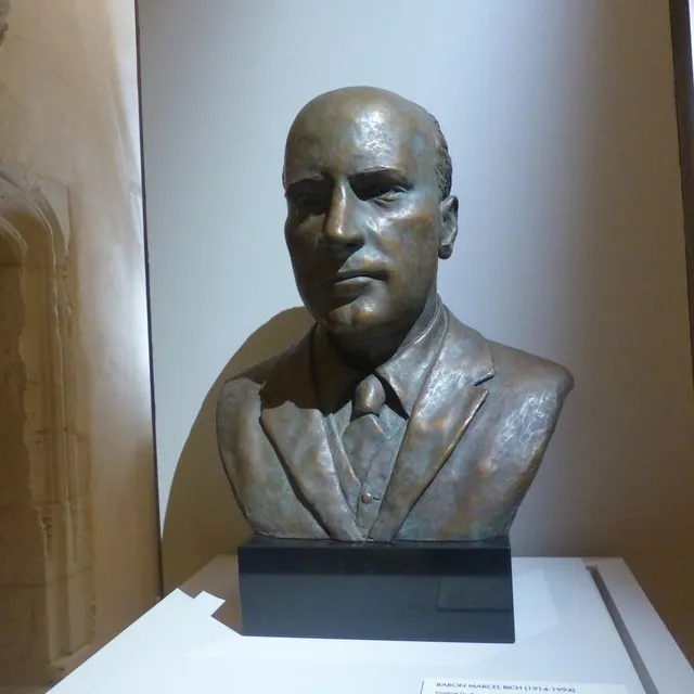 photo le buste du baron bich, inventeur du fameux stylo bic.  ©  ouest-france