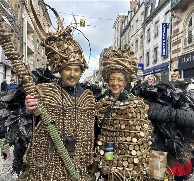 photo les tuyautés, rois de la récupération, ont été aperçus dans les rues de granville. « demain, on sera en sirènes ! »  ©  ouest-france