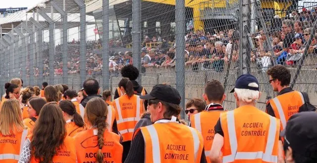 photo  accueil, restauration, nettoyage… le travail ne manque pas sur le circuit, pendant des événements comme les 24 heures du mans (sarthe).  &copy;  automobile club de l’ouest (aco) 