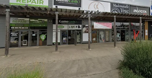 photo  gamecash niort se situait depuis 2016 dans la zone commerciale de la mude à bessines.  &copy;  google maps 