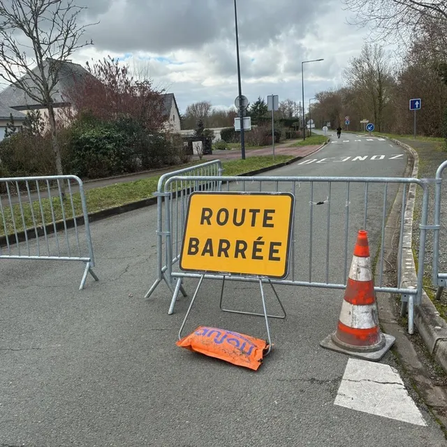 Depuis Les Ponts-de-Cé, la route a été fermée en direction de Saint-Jean-de-la-Croix. Ouest-France photo depuis les ponts-de-cé, la route a été fermée en direction de saint-jean-de-la-croix. © ouest-france