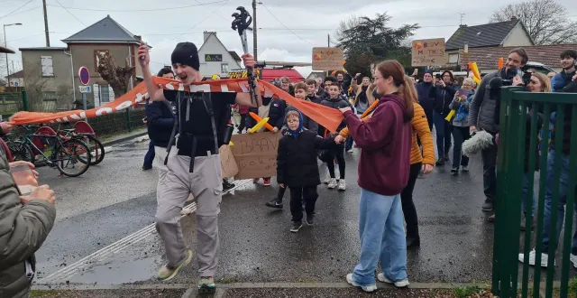 photo  mathis vérité a franchi la barre symbolique des 480 km à pied, vendredi 13 février 2026, en arrivant à troarn (calvados). chaque jour, pendant trois semaines, il a marché 32 km entre son domicile et son lycée à caen.  &copy;  ouest-france 