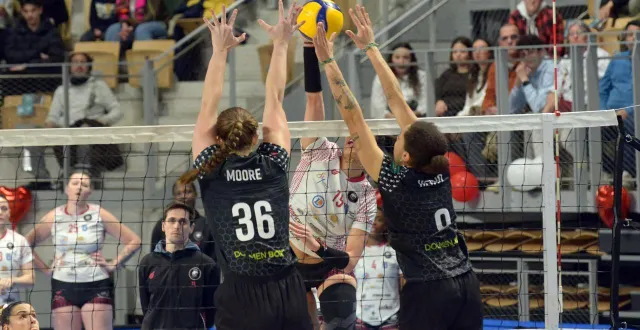 photo  les quimpéroises ont été bousculées par les sénonaises.  &copy;  alain vermeulen 