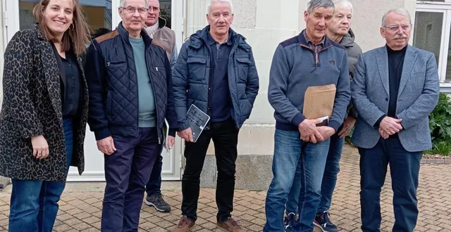 photo  élus et membres du gdon mobilisés pour lutter contre le frelon asiatique.  &copy;  co. 