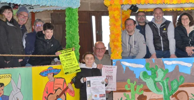 photo  décoré sur le thème du mexique, le petit train de l’association carnaval se prépare pour deux défilés.  &copy;  le maine libre 