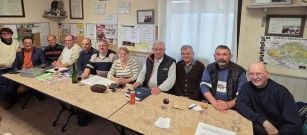 photo  l’assemblée générale de la société des violettes a permis de faire un bilan complet de l’année passée.  &copy;  co 