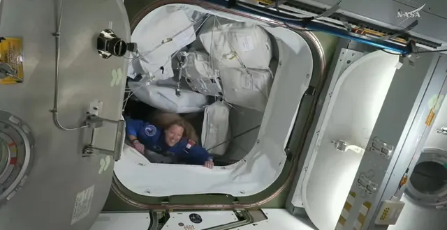 photo  cette image extraite d'une diffusion en direct de la nasa montre l'astronaute sophie adenot, membre de l'équipage crew-12 de l'esa, à bord de la station spatiale internationale (iss) le 14 février 2026.  &copy;  afp 