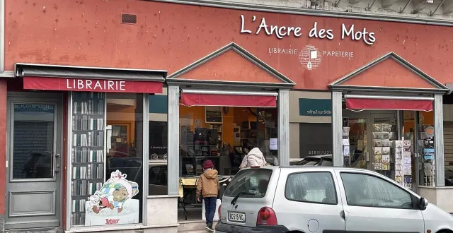 photo  l’unique librairie du centre-ville de sablé-sur-sarthe déstocke à partir du 17 février 2026, avant une éventuelle fermeture en mai.  &copy;  le maine libre 