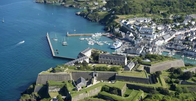 photo  le palais, commune phare de belle-île-en-mer (la plus peuplée des îles bretonnes), a dû compenser le déficit de 1 155 € au mètre carré du bailleur social pour construire des logements sociaux.  &copy;  marc ollivier / archives ouest-france 
