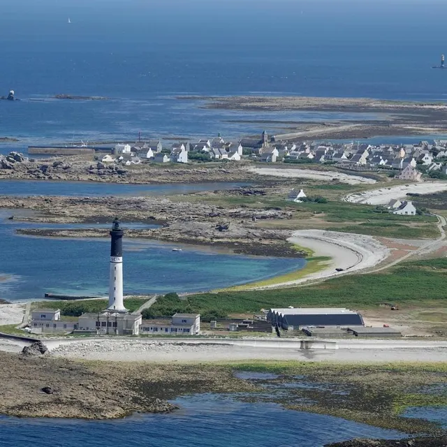 photo l’île de sein (finistère) évacue ses déchets quatre fois par an. problème : la déchetterie doit être adaptée en tenant compte des contraintes environnementales. coût : 4 millions que la commune au budget de 400 000 € environ ne peut payer.  ©  vincent mouchetl / archives ouest-france