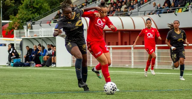 photo  kenza chapelle (en rouge) avait inscrit un doublé dans la victoire mancelle contre reims au match aller, le 27 septembre 2025.  &copy;  le maine libre 
